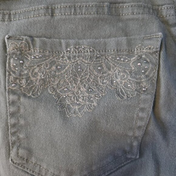 Olive Green Gloria Vanderbilt Amanda Skimmer Capri pants - Picture 6 of 7